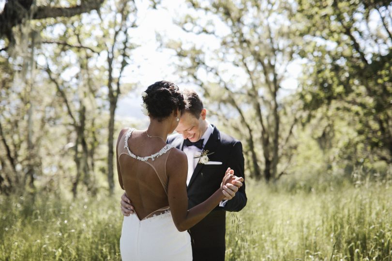 Un mariage végétal au coeur de la Californie - La mariée aux pieds nus