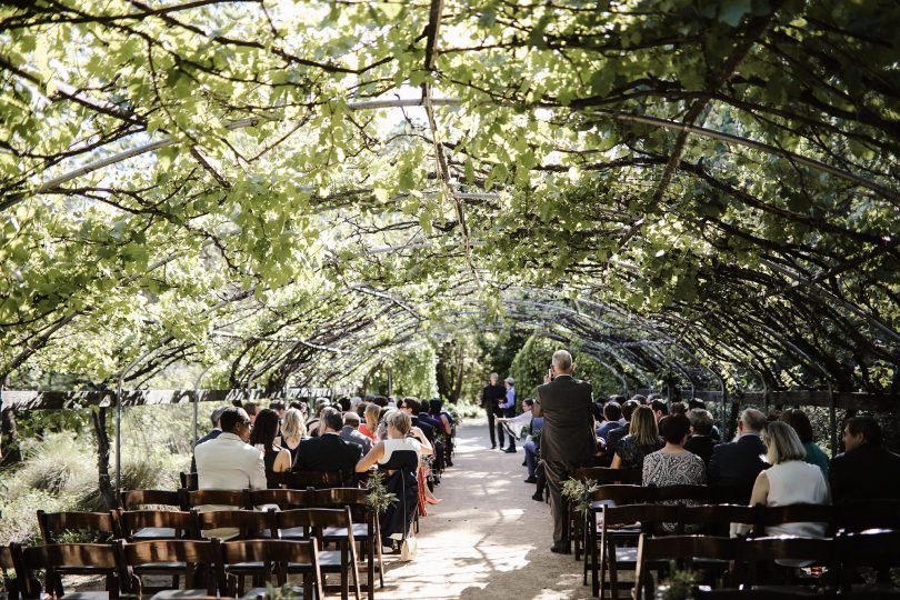 Un mariage végétal au coeur de la Californie - La mariée aux pieds nus