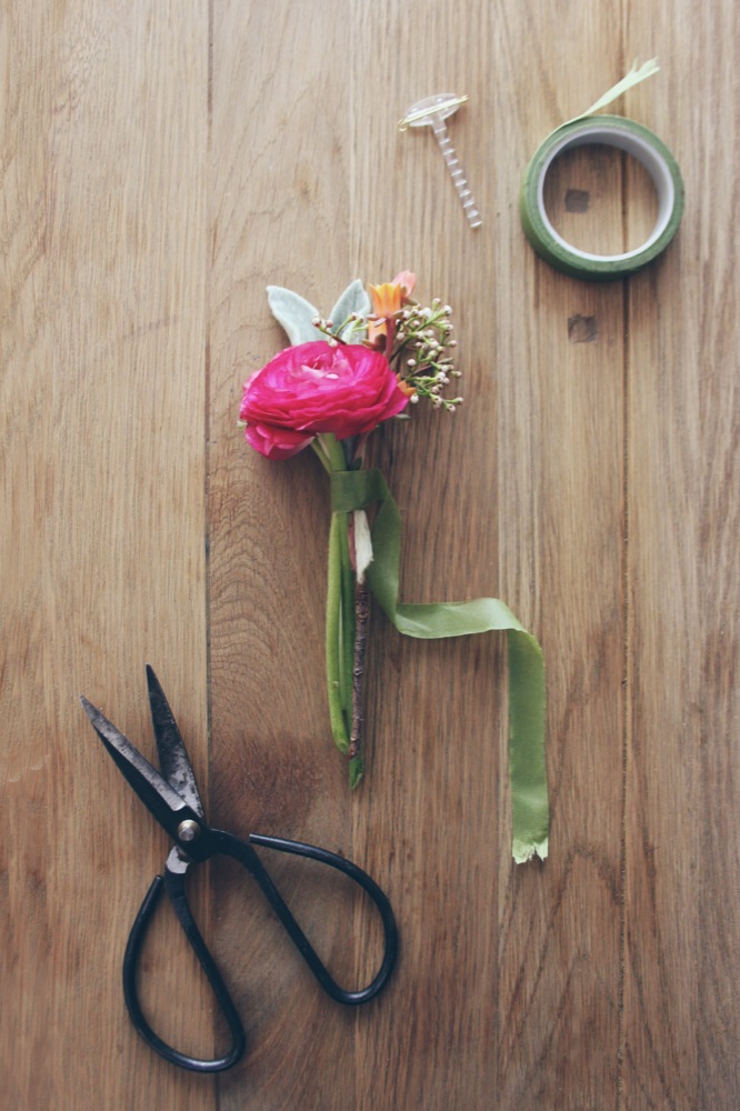 La mariee aux pieds nus - DiY comment faire une boutonniere pour homme -  fleurs - 2 - la mariee aux pieds nus