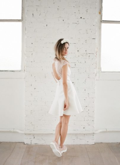 La mariee aux pieds nus - Photographe Greg Finck - Rime Arodaky - Robes de mariee courte - Mariage civil - 2015 - Modele Jamie