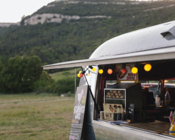 Un food-truck pour son diner de mariage - La mariée aux pieds nus