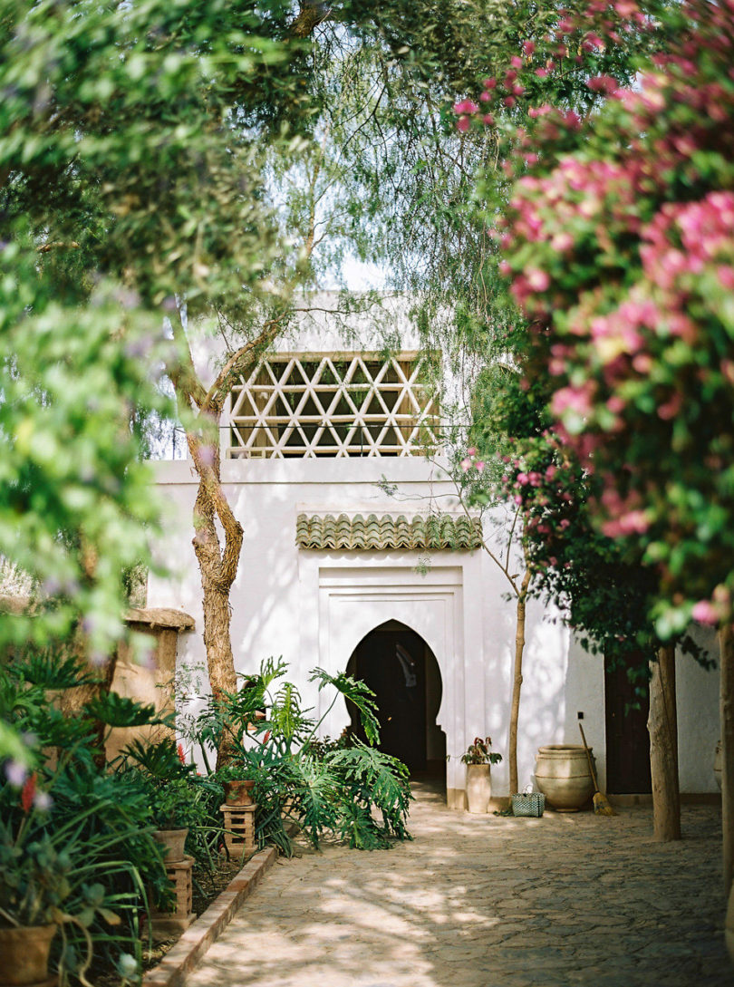 Un mariage à Taroudant au Maroc - La mariée aux pieds nus - Photo : Lifestories Wedding - Yann Audic