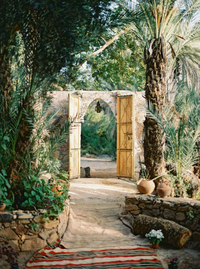 Un mariage à Taroudant au Maroc - La mariée aux pieds nus - Photo : Lifestories Wedding - Yann Audic