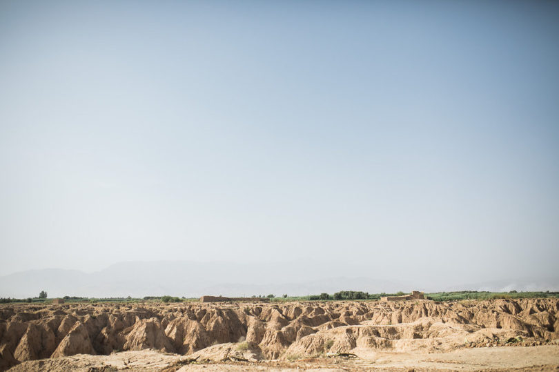 Un mariage à Taroudant au Maroc - La mariée aux pieds nus - Photo : Lifestories Wedding - Yann Audic