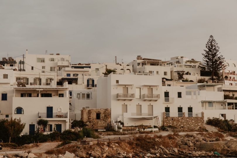 Un mariage sur l'île grecque de Paros - Photos : Alchemia Weddings - Blog mariage : La mariée aux pieds nus