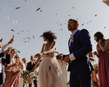 Un mariage sur l'île grecque de Paros - Photos : Alchemia Weddings - Blog mariage : La mariée aux pieds nus