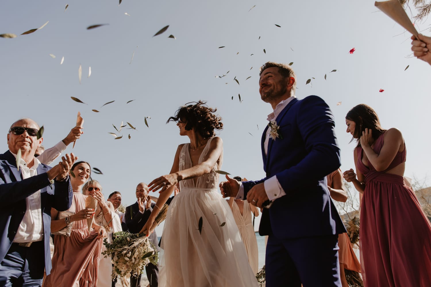 Un mariage sur l'île grecque de Paros - Photos : Alchemia Weddings - Blog mariage : La mariée aux pieds nus