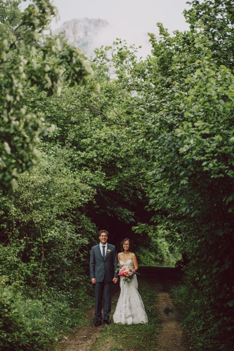 Un mariage sous la pluie près de Nice - Pinewood Weddings - La mariée aux pieds nus