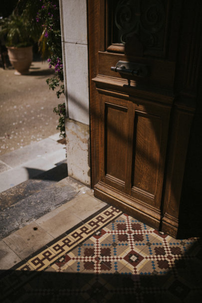 Un mariage champêtre en vert en Provence - A découvrir sur le blog mariage La mariée aux pieds nus - Photos : NeuPap Photography