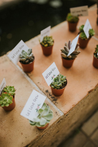 Un mariage champêtre en vert en Provence - A découvrir sur le blog mariage La mariée aux pieds nus - Photos : NeuPap Photography