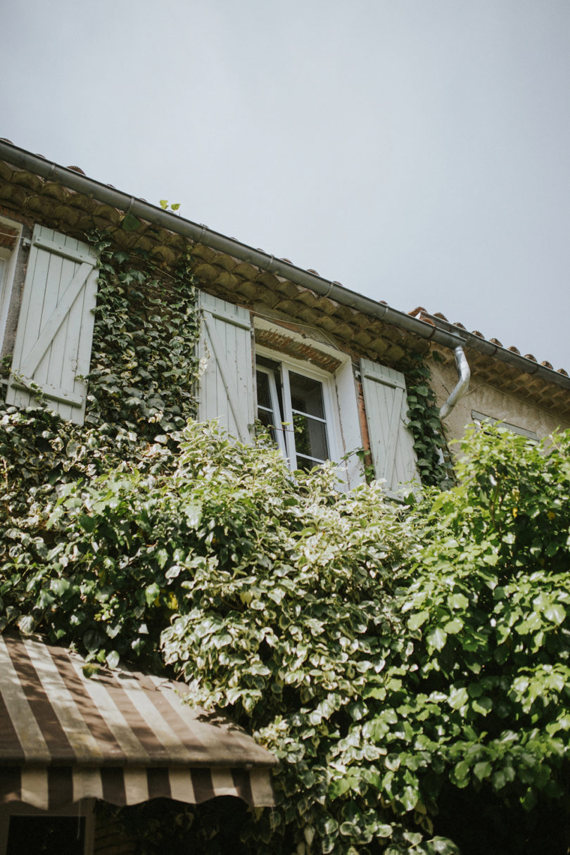 Un mariage champêtre en vert en Provence - A découvrir sur le blog mariage La mariée aux pieds nus - Photos : NeuPap Photography