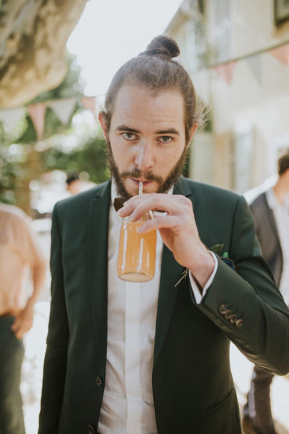 Un mariage champêtre en vert en Provence - A découvrir sur le blog mariage La mariée aux pieds nus - Photos : NeuPap Photography