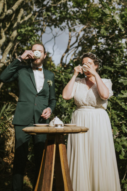 Un mariage champêtre en vert en Provence - A découvrir sur le blog mariage La mariée aux pieds nus - Photos : NeuPap Photography