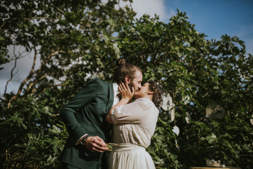 Un mariage champêtre en vert en Provence - A découvrir sur le blog mariage La mariée aux pieds nus - Photos : NeuPap Photography
