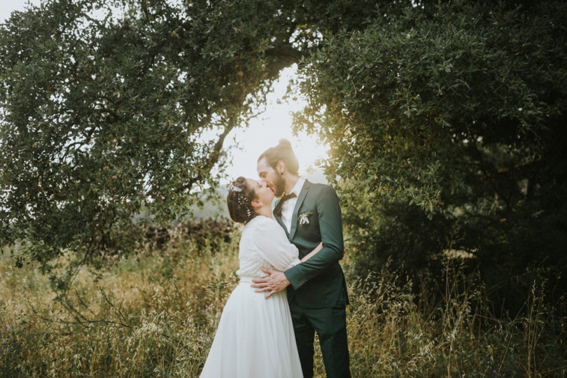 Un mariage champêtre en vert en Provence - A découvrir sur le blog mariage La mariée aux pieds nus - Photos : NeuPap Photography