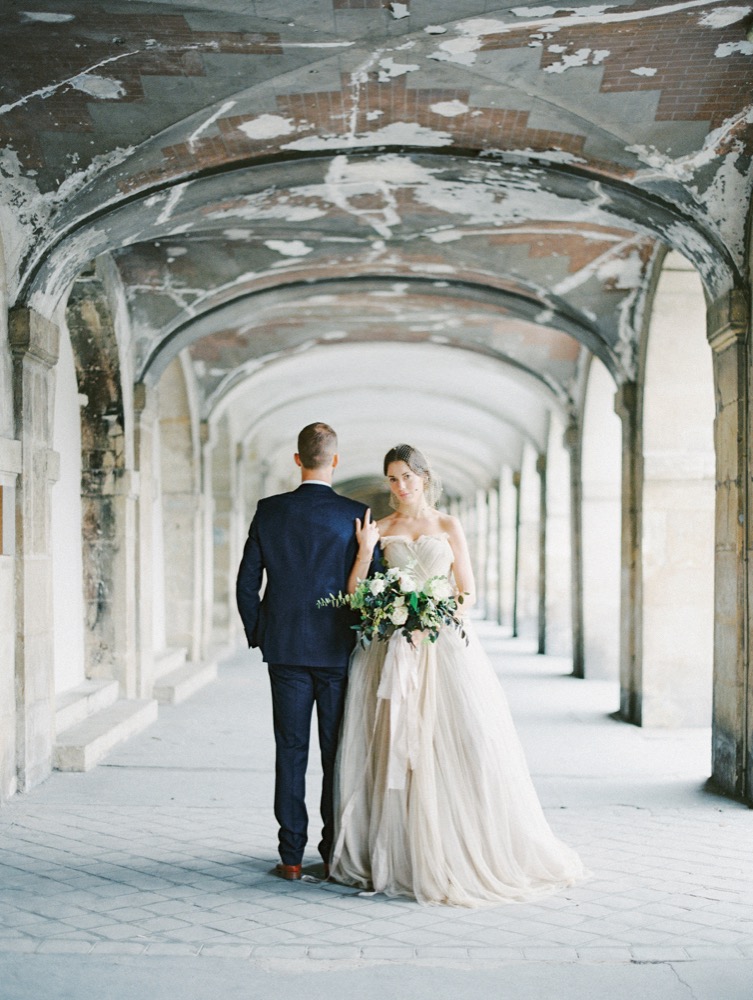 D'Arcy Benincosa - Un mariage à Paris - La mariée aux pieds nus