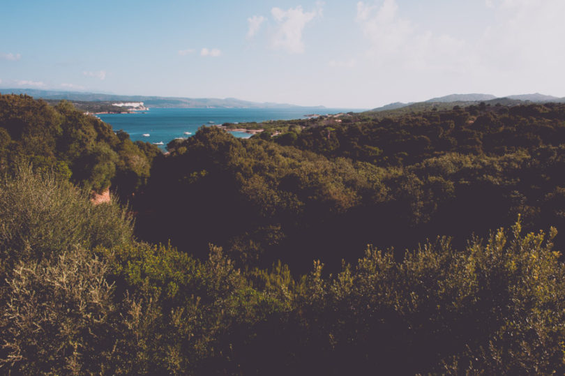 Mademoiselle G Photographie - Un mariage boheme en Corse - La mariee aux pieds nus