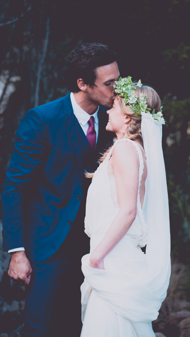 Mademoiselle G Photographie - Un mariage boheme en Corse - La mariee aux pieds nus