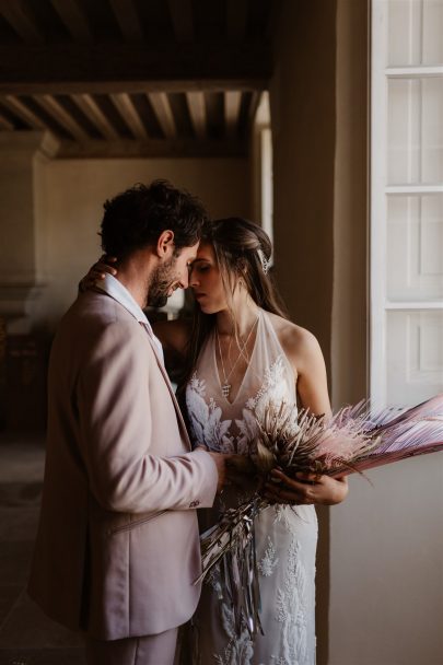 Un mariage inspiration années 70 au Domaine de Vieux Mareuil - Photos : Carla Sègues - Blog mariage : La mariée aux pieds nus