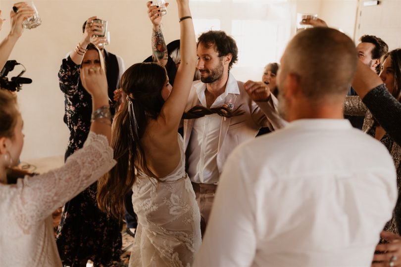 Un mariage inspiration années 70 au Domaine de Vieux Mareuil - Photos : Carla Sègues - Blog mariage : La mariée aux pieds nus