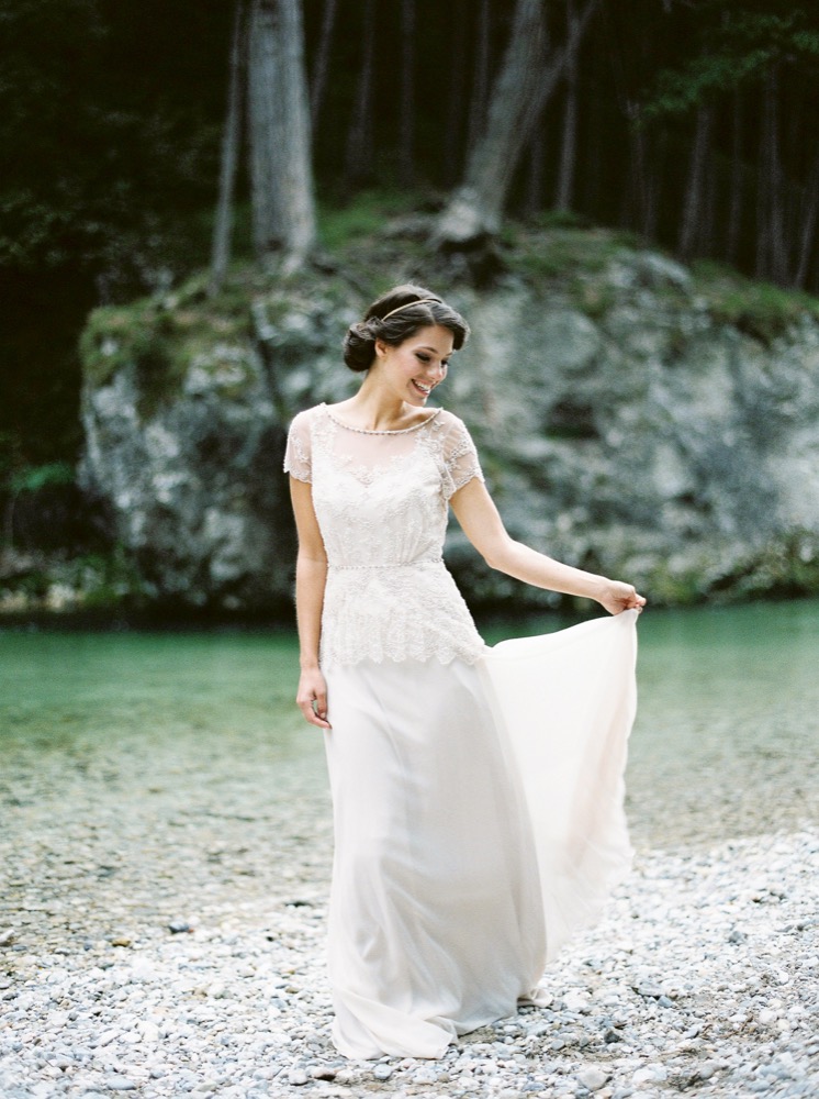 Melanie Nedelko - Un mariage inspiré par un poeme de Shakespeare - La mariée aux pieds nus