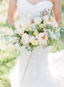 Taylor and Porter Photographs - 12 idées de bouquets de mariée roses - La mariée aux pieds nus