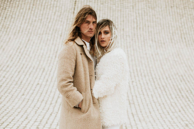 Une séance photo en amoureux en blanc à la Cité de l'Océan - Biarritz - A découvrir sur www.lamarieeauxpiedsnus.com - Photos : Yoris Photographe