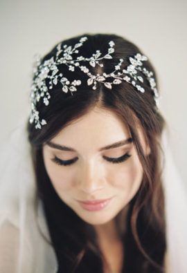Mes 15 accessoires de tête préférés pour les mariées d'hiver - A découvrir sur le blog mariage www.lamarieeauxpiedsnus.com