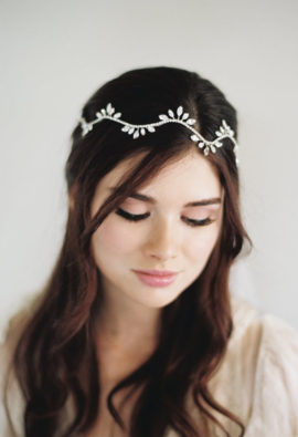 Mes 15 accessoires de tête préférés pour les mariées d'hiver - A découvrir sur le blog mariage www.lamarieeauxpiedsnus.com