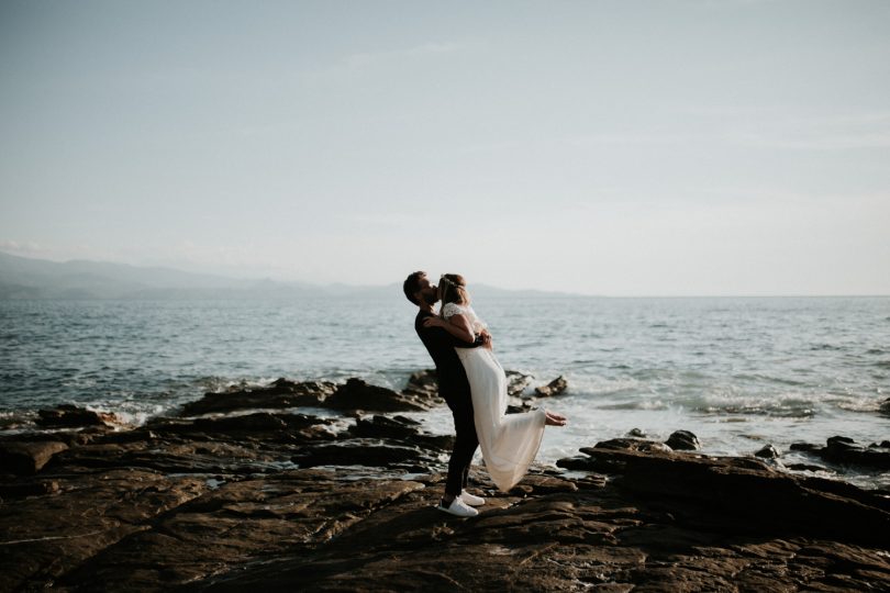 Un mariage naturel et végétal en Corse - Soul Pics Photographe - La mariée aux pieds nus