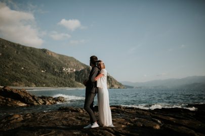 Un mariage naturel et végétal en Corse - Soul Pics Photographe - La mariée aux pieds nus