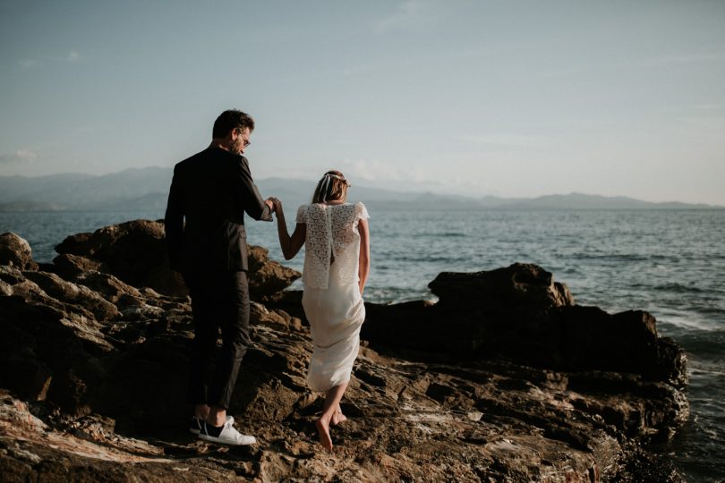 Un mariage naturel et végétal en Corse - Soul Pics Photographe - La mariée aux pieds nus