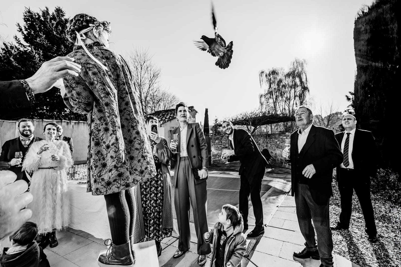 Alison et Adrien - Photographe et vidéaste de mariage - Blog mariage : La mariée aux pieds nus