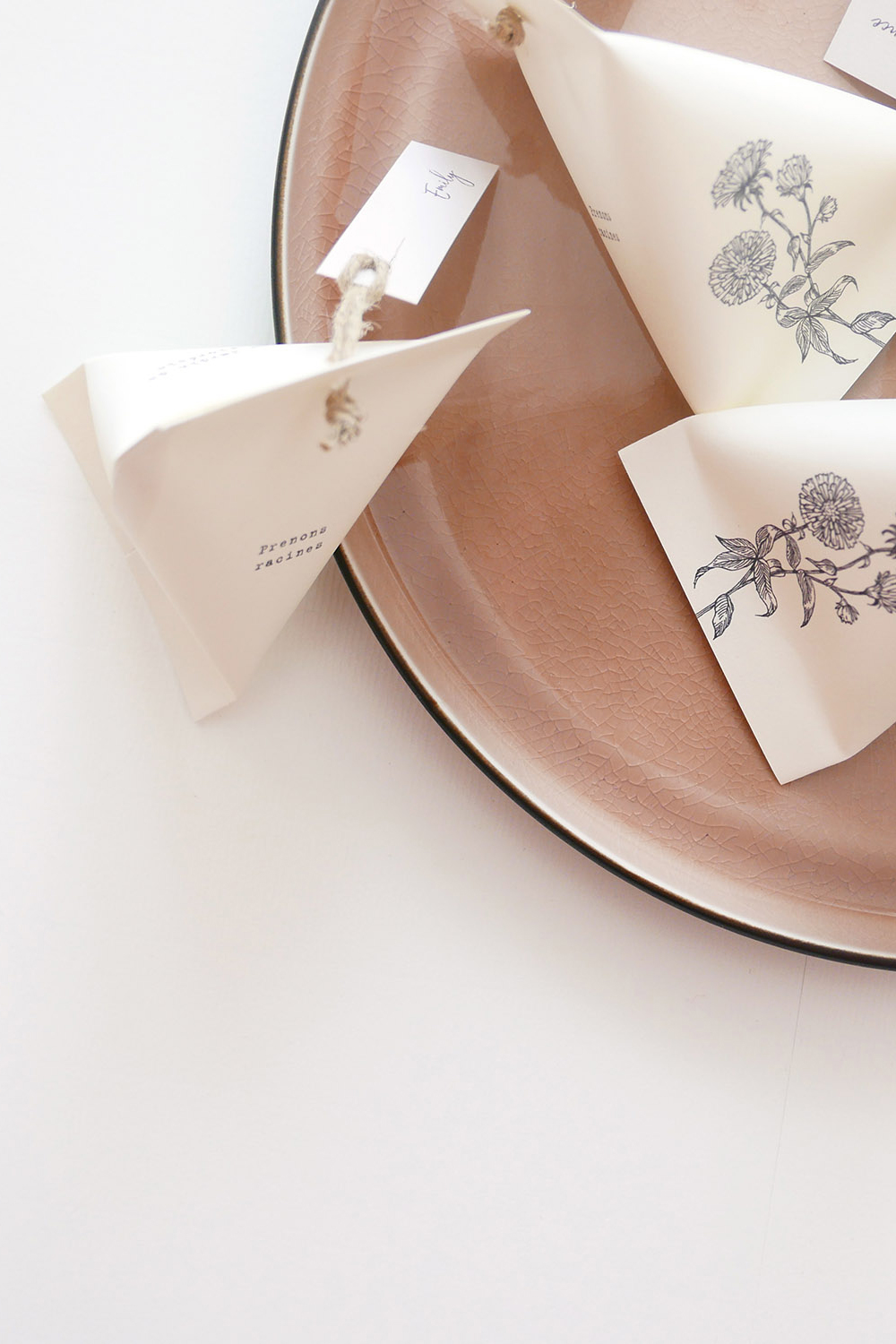 Allons-y Alonso - Faire-parts et papeterie de mariage - Blog mariage : La mariée aux pieds nus