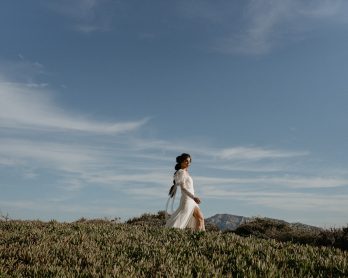 Alma Real - Robes de mariée - Collection 2024 - Photos : The Quirky - Blog mariage : La mariée aux pieds nus