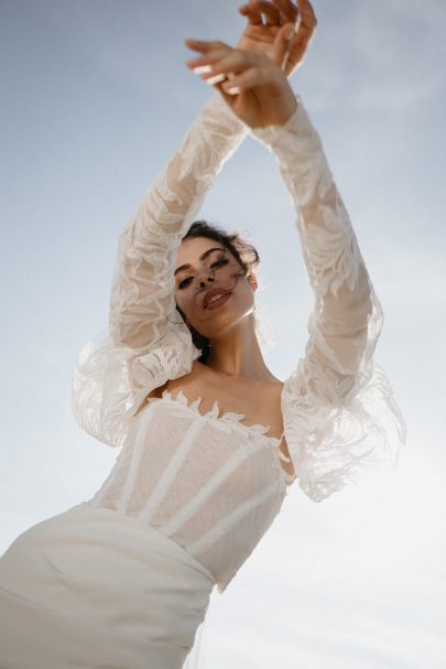 Alma Real - Robes de mariée - Collection 2024 - Photos : The Quirky - Blog mariage : La mariée aux pieds nus