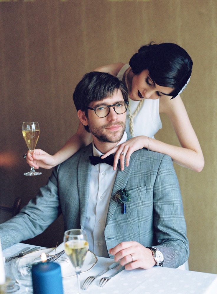 l'Artisan Photographe - Un mariage années 20 - Inspiration - Hotel du Collectionneur Paris - La mariee aux pieds nus