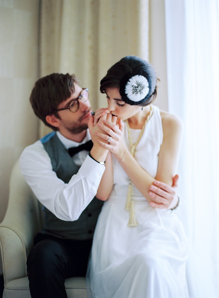 l'Artisan Photographe - Un mariage années 20 - Inspiration - Hotel du Collectionneur Paris - La mariee aux pieds nus