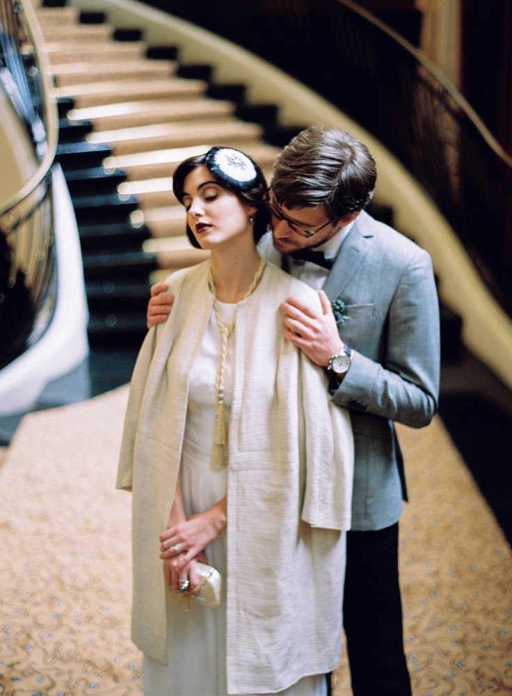 l'Artisan Photographe - Un mariage années 20 - Inspiration - Hotel du Collectionneur Paris - La mariee aux pieds nus