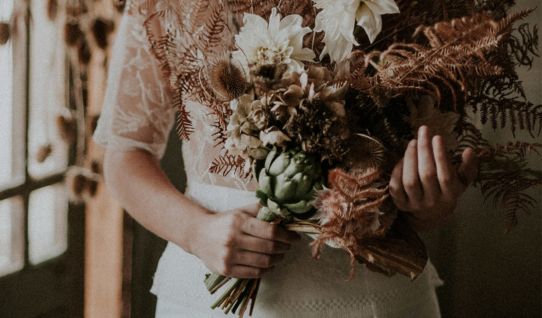 Atelier 2B - Robes de mariée - Blog mariage : La mariée aux pieds nus - Photos : Celine Zed