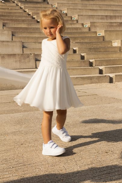 PLAY - Atelier Swan - Collection Enfant - Tenues de cortège de mariage - Blog mariage : La mariée aux pieds nus