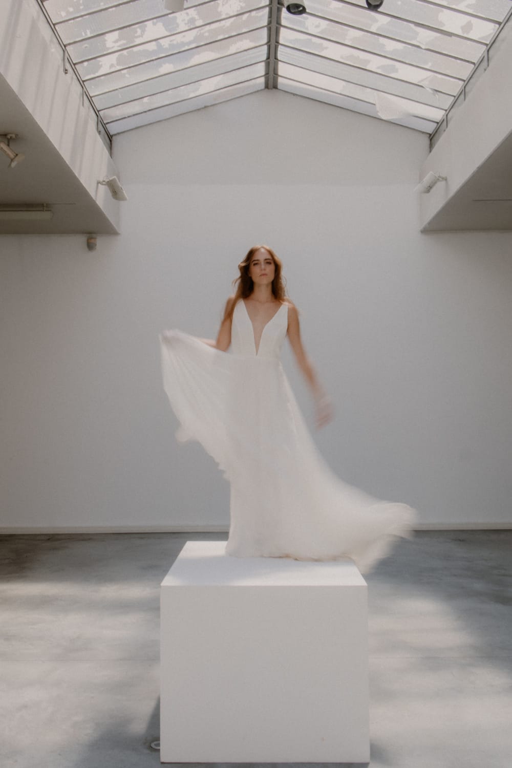 Atelier Swan - Robes de mariée - Collection 2023 - Photos : Juli Etta Photographie - Blog mariage : La mariée aux pieds nus