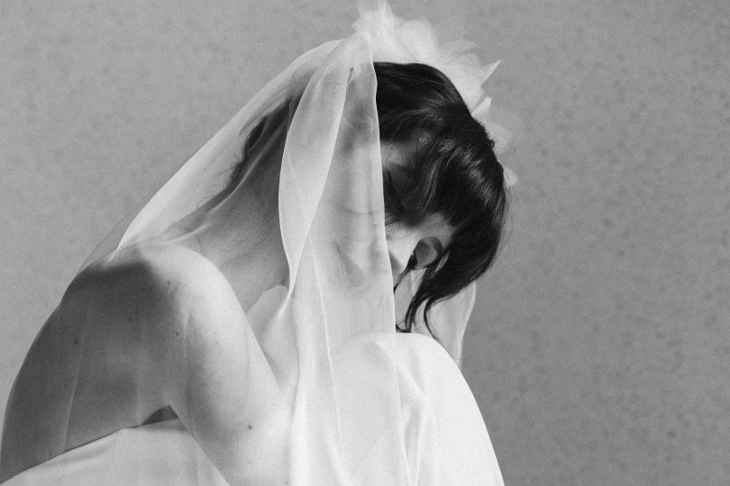 Atelier Swan - Robes de mariée - Mariage Civil - Collection 2024 - Blog mariage : La mariée aux pieds nus