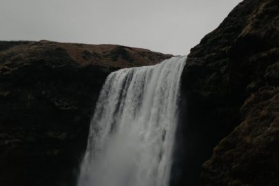 Organiser son voyage de noces en Islande avec Guide to Iceland - Photos : Baptiste Hauville - Blog mariage : La mariée aux pieds nus