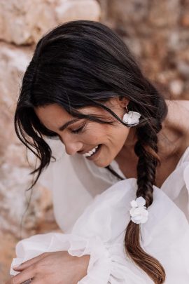 Bijoux Sauvaje - Accesoires de mariée - Photos : Les Bandits - Reflets Fleurs - Blog mariage : La mariée aux pieds nus