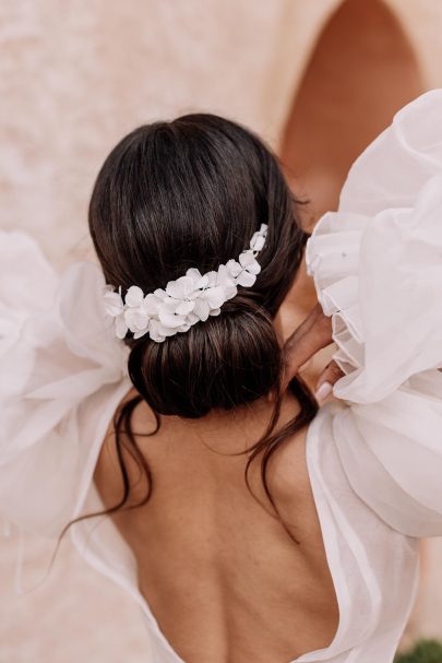 Bijoux Sauvaje - Accesoires de mariée - Photos : Les Bandits - Reflets Fleurs - Blog mariage : La mariée aux pieds nus