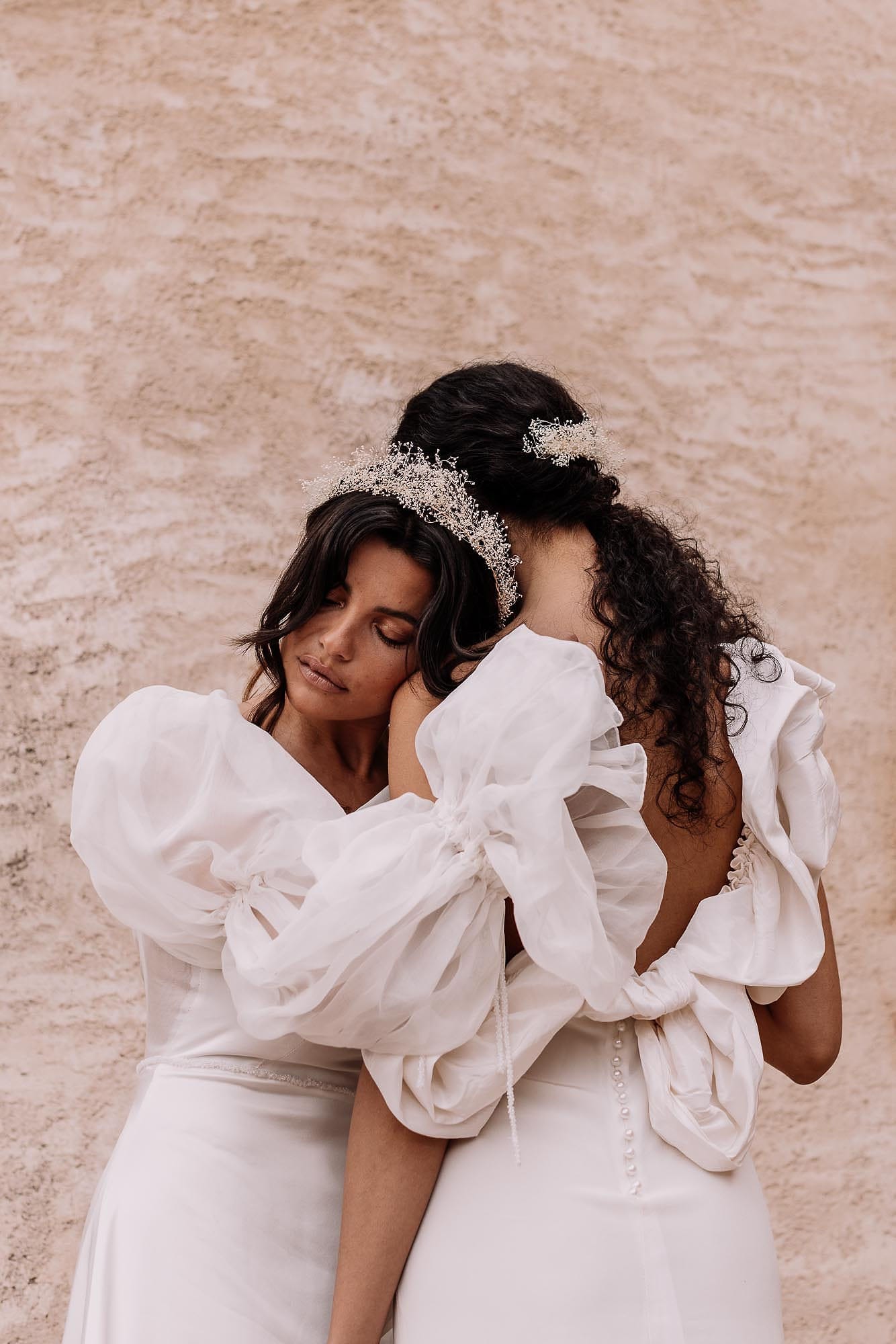 Bijoux Sauvaje - Accesoires de mariée - Photos : Les Bandits - Reflets Fleurs - Blog mariage : La mariée aux pieds nus