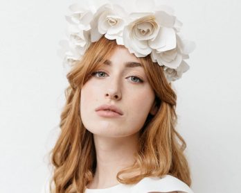 Be in Bloom - Accessoires de mariée en papier par By Romance et Marjorie Colas - Photos : Yann Audic Lifestories Wedding - Blog : La mariée aux pieds nus