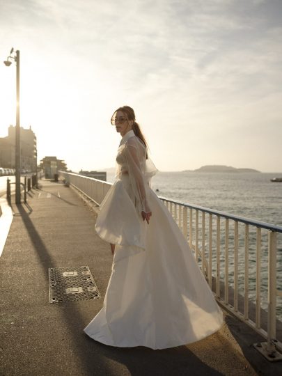 By Romance, prêt-à-porter mariée - Collection 2022 - Photos : Yann Audic - Blog mariage : La mariée aux pieds nus