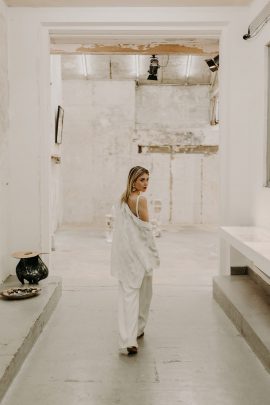 Camille Marguet - Robes de mariée - Collection mariage civil Minimal - Photos : Baptiste Hauville - Blog mariage : La mariée aux pieds nus